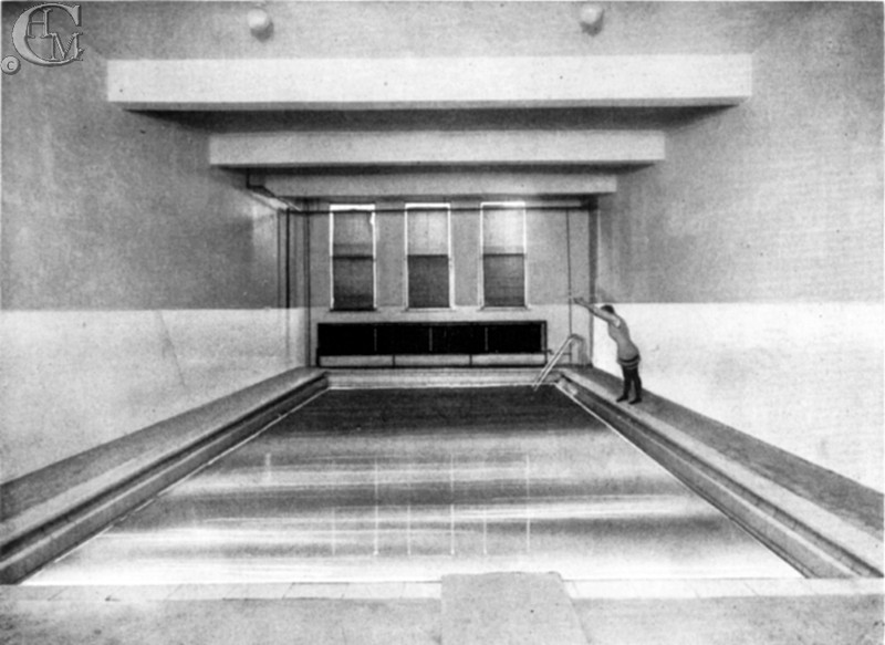 The swimming pool in the 1920s