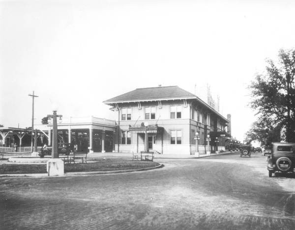 1920s-1930s photo of the station