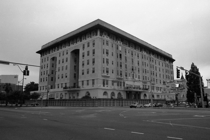 The hotel before its demolishment, late 1980s. 