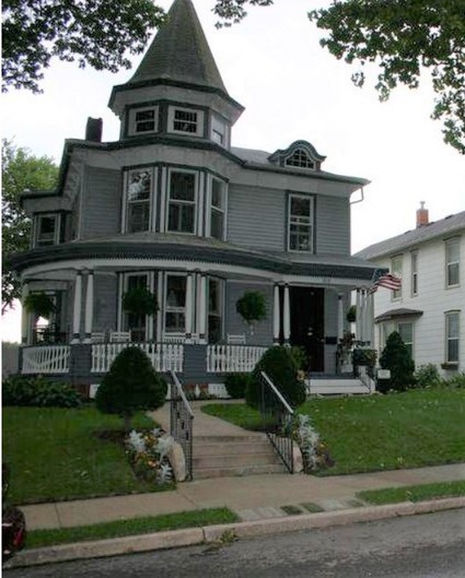 2009 photograph of front of Ketcheson House (KSHS)