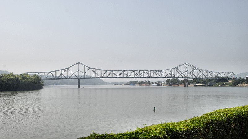 The Silver Memorial Bridge was built as a replacement in 1969. 