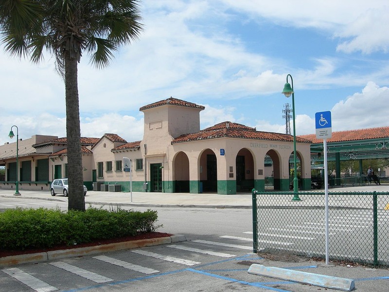 The Old Seaboard Air Line Railway Station was built in 1926 and as such is one of the oldest buildings in Deerfield Beach. 