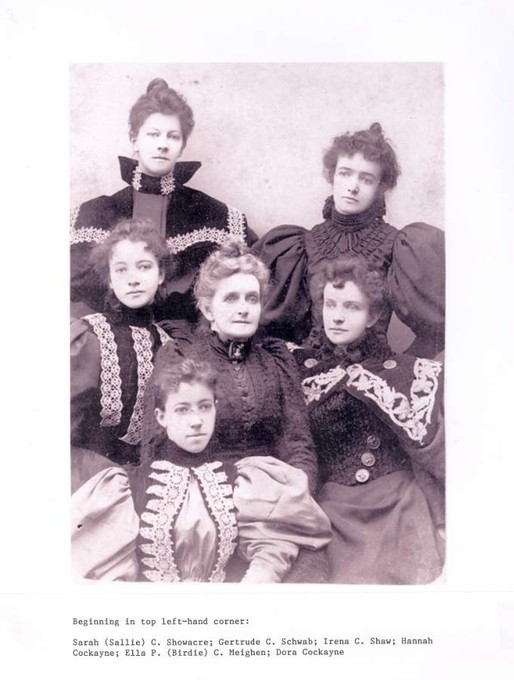 Hannah Cockayne With Daughters