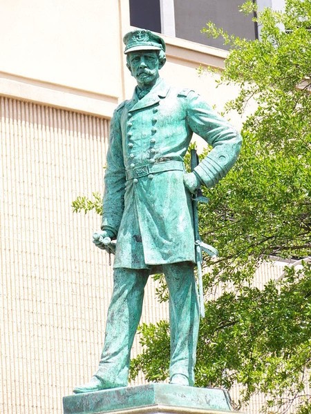 Statue of Raphael Semmes 