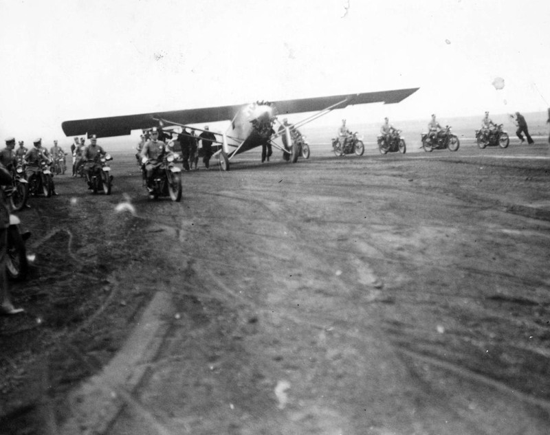 Vehicle, Sky, Aircraft, Wheel