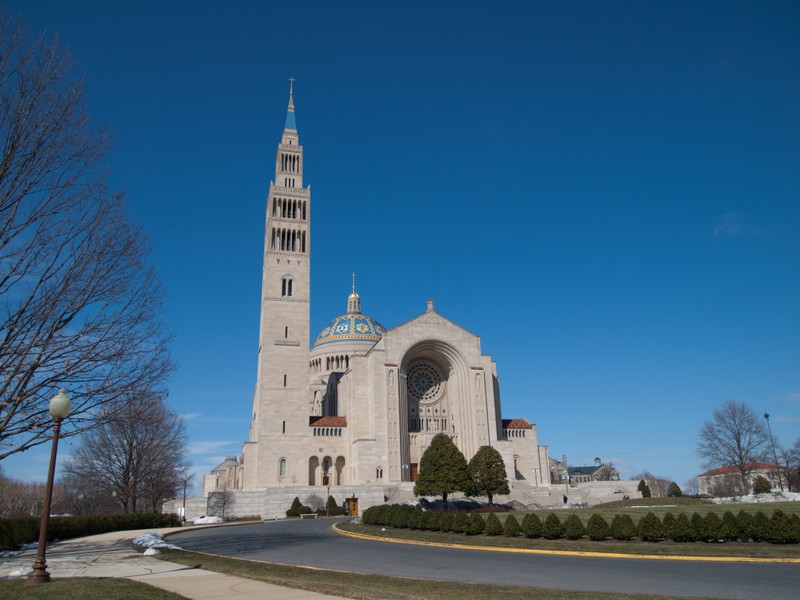 The main façade of the Basilica of the National Shrine of the Immaculate Conception. Image by Joseph V - originally posted to Flickr as Jesus Mountain, CC BY-SA 2.0, https://commons.wikimedia.org/w/index.php?curid=9601280