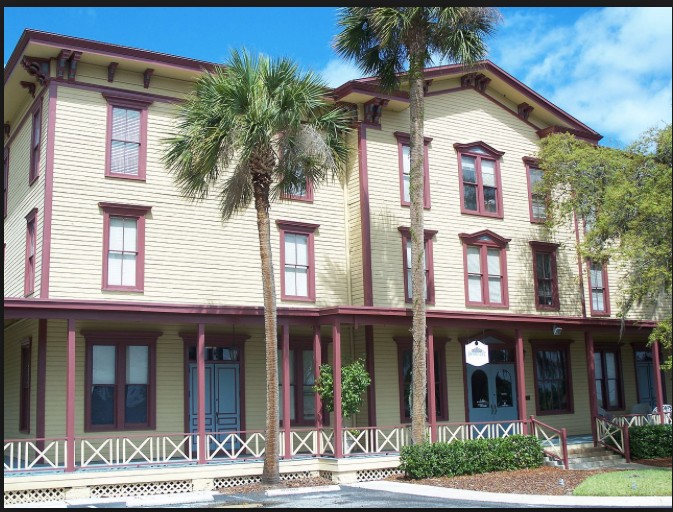 A photo of the inn before it was painted green by the current owners.
