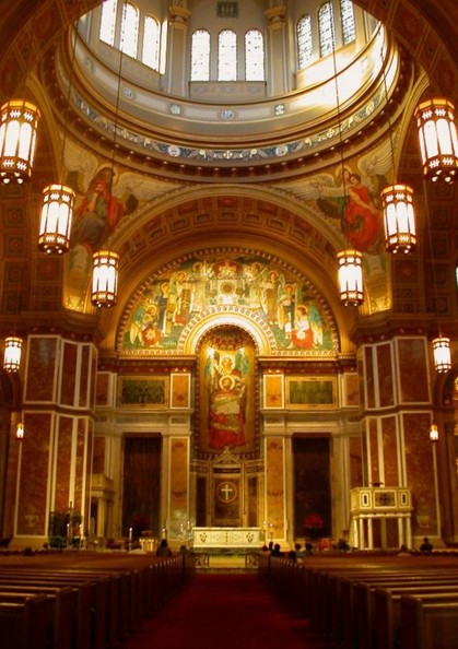 Cathedral interior. Image CC BY-SA 3.0, https://commons.wikimedia.org/w/index.php?curid=350655