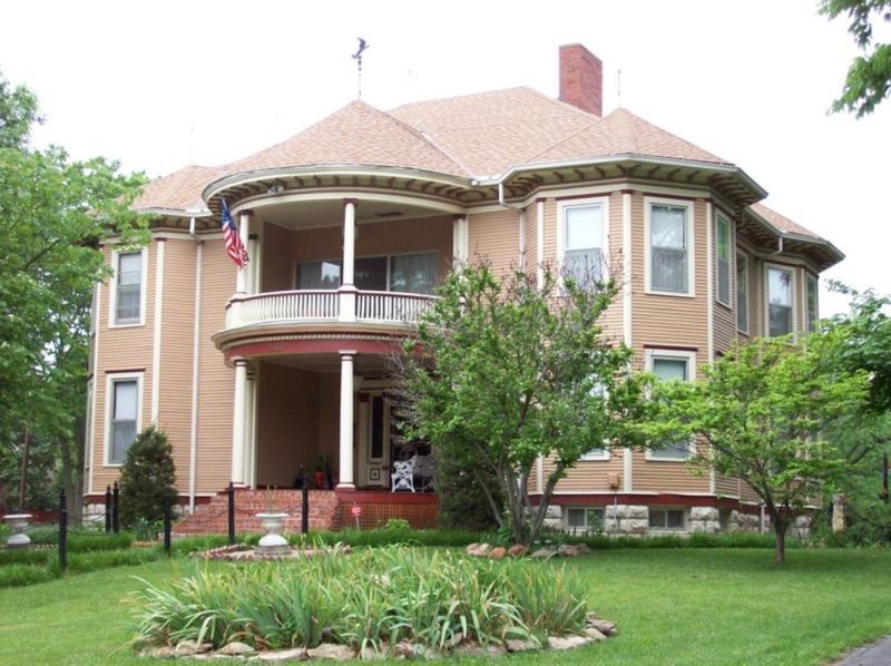 2018 photo of front of Lanter House, facing northwest (KSHS)