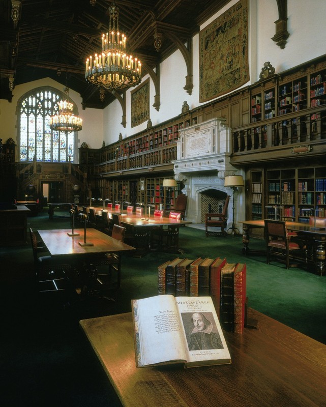 Gail Kern Paster Reading Room. Image by Julie Ainsworth - Folger Shakespeare Library Digital Image Collection http://luna.folger.edu/luna/servlet/s/1c207f, CC BY-SA 4.0, https://commons.wikimedia.org/w/index.php?curid=41900742