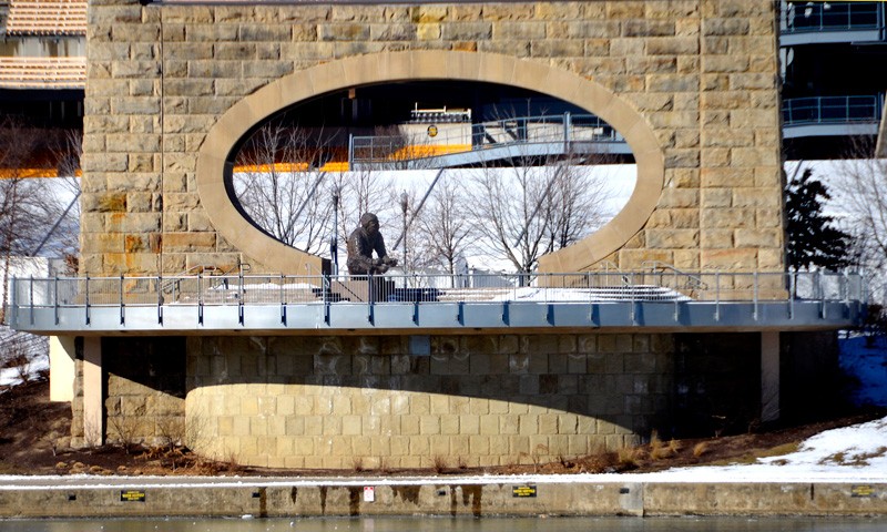 The memorial seen from a distance with the old support from the Manchester Bridge.