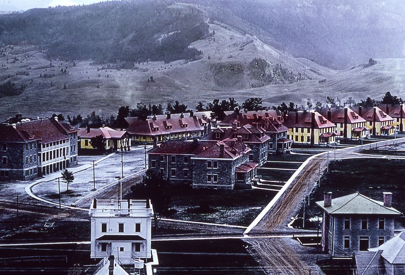 Colored 1910 photograph of Fort Yellowstone 