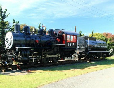 Southern Pacific Railroad Steam Locomotive #1215 at History Park (image from History San Jose)