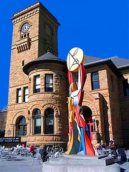 San Jose Museum of Art, housed in a historic post office building (image from Wikimedia Commons)