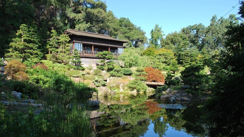 Upper House and the Hill and Pond Garden (image from Hakone Estate & Gardens)