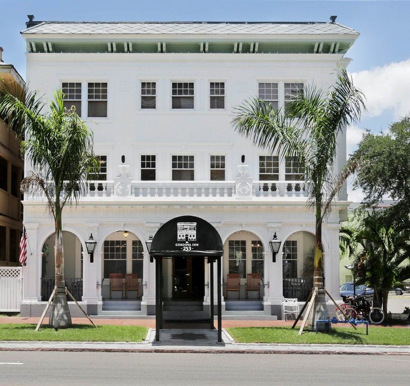 This 32-room hotel was constructed in 1921. Many of the guestrooms have the original clawfoot soaking tubs. 