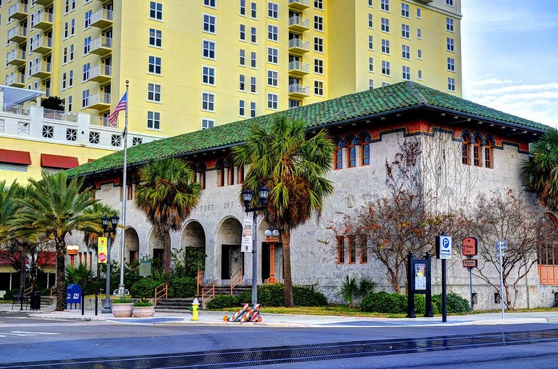 This limestone federal building features the Mediterranean-Revival style of architecture and was placed on the National Register of Historical Places in 1981.