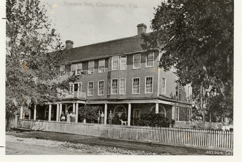 Hotel owner George Washburn converted the two-story Verona Inn to a four-story structure and renamed the hotel the Gray Moss Inn in 1926.