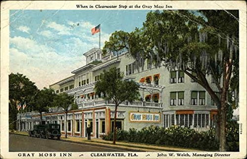 This postcard depicts the Gray Moss Inn in the mid-1930s