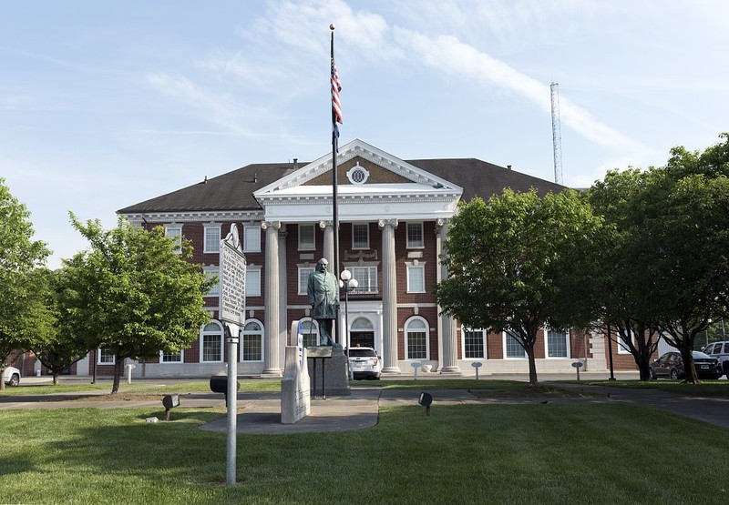 The statue stands in front of the former C&O train station, which today is a building owned by CSX. Image courtesy of the Library of Congress. 