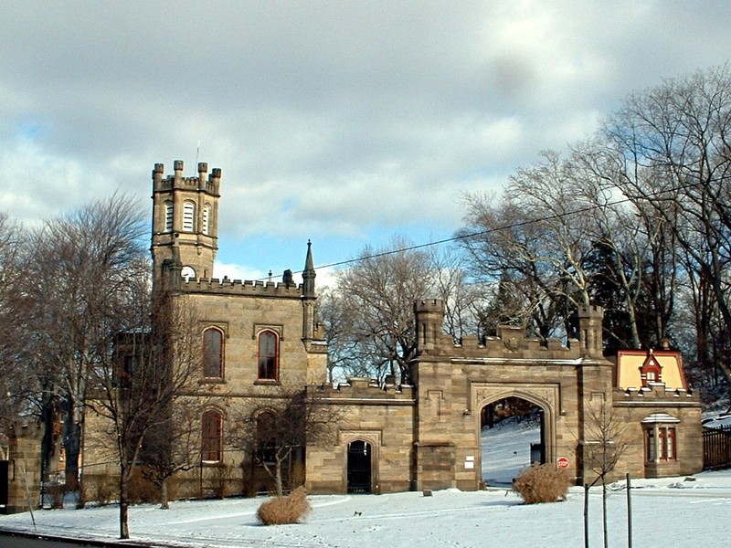 The Butler Street entrance to the cemetery.