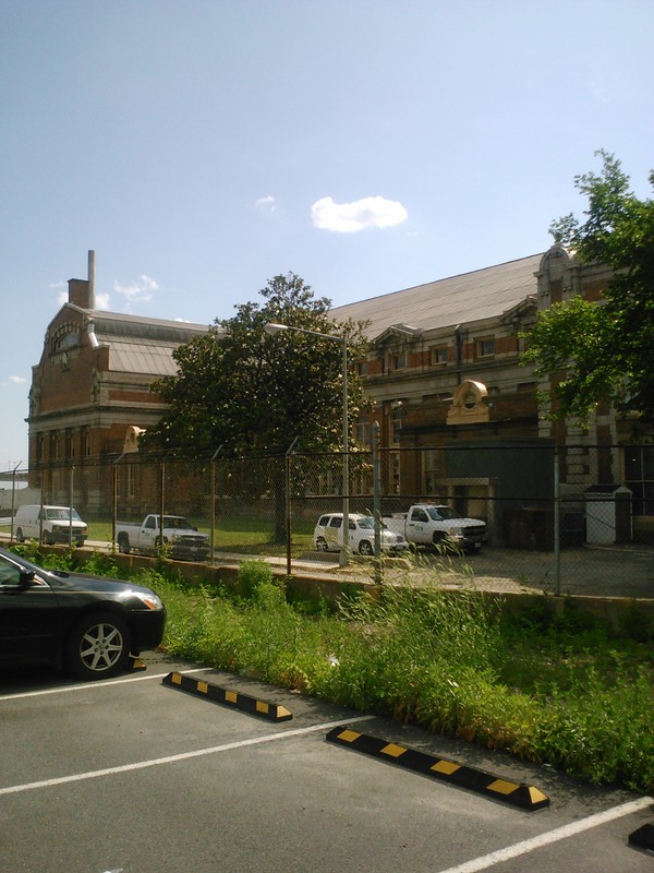 East side of the pumping station. Image by Kumioko at English Wikipedia, CC BY-SA 3.0, https://commons.wikimedia.org/w/index.php?curid=36626709