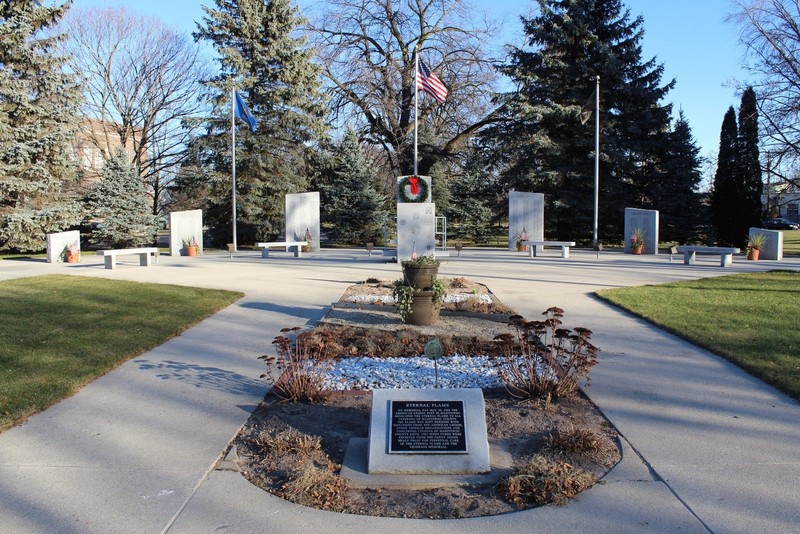 The memorial itself, with tablets honoring veterans of the Civil War, Spanish-American War, World War I, World War II, the Vietnam War, Korean War, and the War on Terrorism.