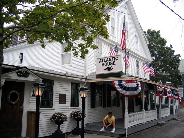 This photograph, taken in September 2005, shows that the establishment looks very much like what it used to when it first became the Atlantic House. In this photograph there are no signs that this is a gay bar, which maintains the building's history.