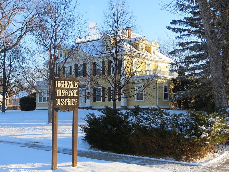 Highlands District sign with the 1206 North Main Street home in background. 