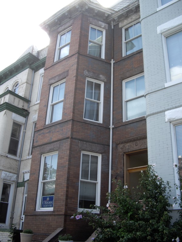 The Samuel Gompers House in the Bloomingdale neighborhood of Washington, D.C. Image by Dmadeo - Own work, CC BY-SA 3.0, https://commons.wikimedia.org/w/index.php?curid=4781550