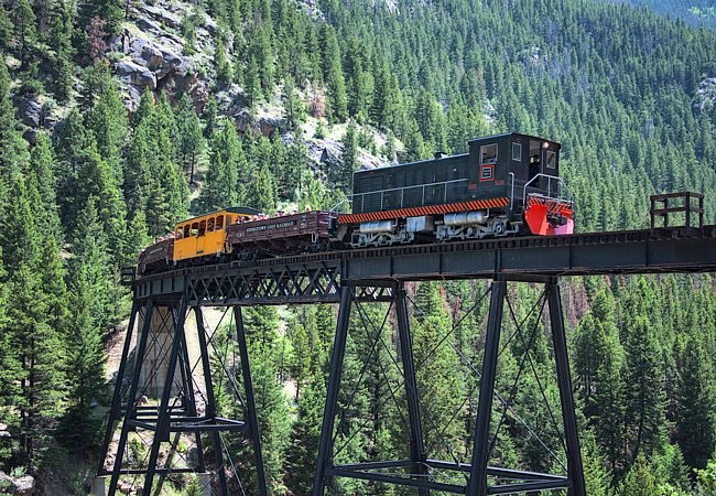 This and the other bridges give visitors great views of the mounatin scenery