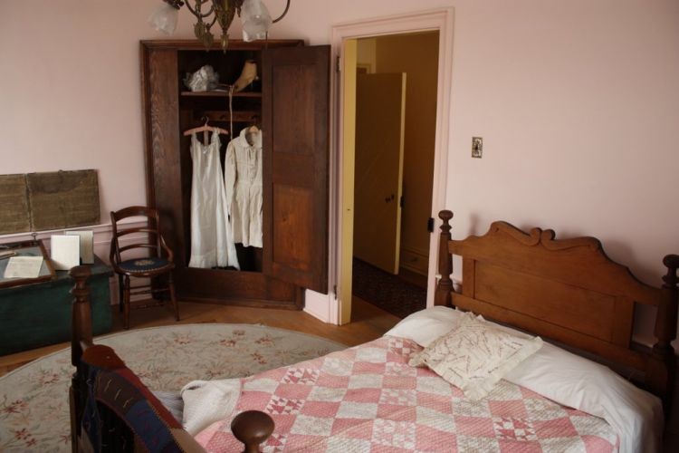 A bedroom within the Passavant House.