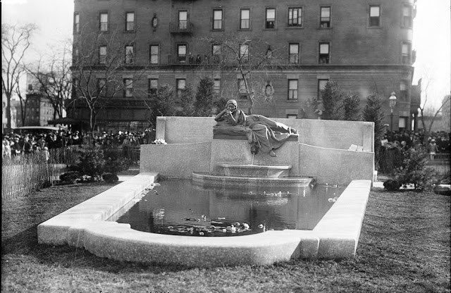 Building, Water, Black-and-white, Plant