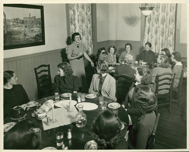 Draper Hall, dining room, 1941-1942. Photography by Dorothy Jarvis.