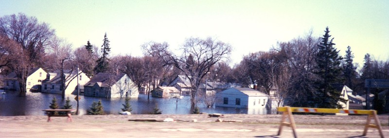 A residential neighborhood in East Grand Forks (Minnesota) flooded in late April 1997