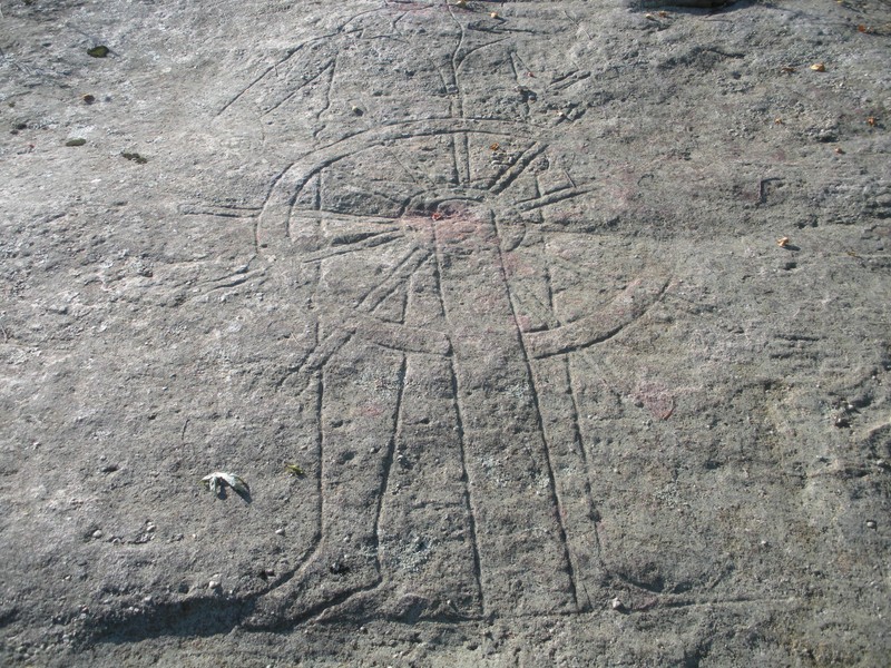 A picture of "The Mariner" more focused on the lower half of the body. (via https://smoothingit.wordpress.com/2013/02/10/rock-carvings-on-the-new-river/)