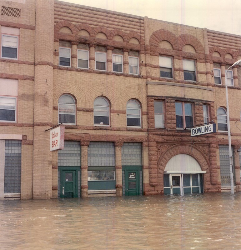 Metropolitan Opera House during the 1997 Red River flood