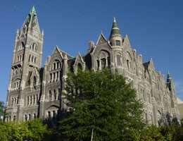 This building served as the city hall from 1894-1971 and is now home to Historic Richmond