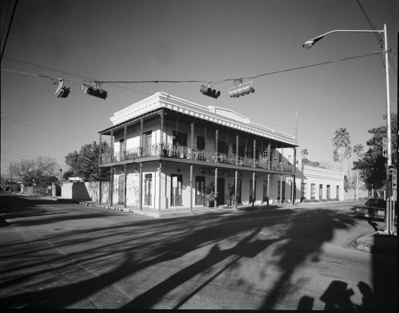 1979 photo of Alonso store on corner and Alonso house on right (Engdahl, HABS TX-3270)