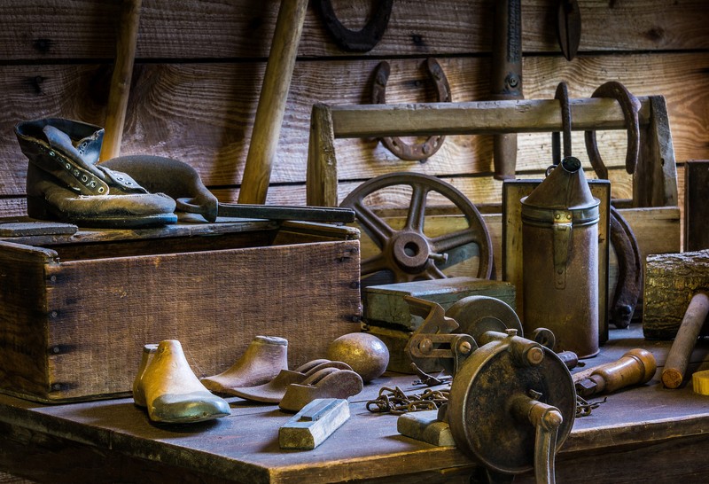 The interior of the fort includes exhibits related to military life and the experience of early 19th century settlers. 