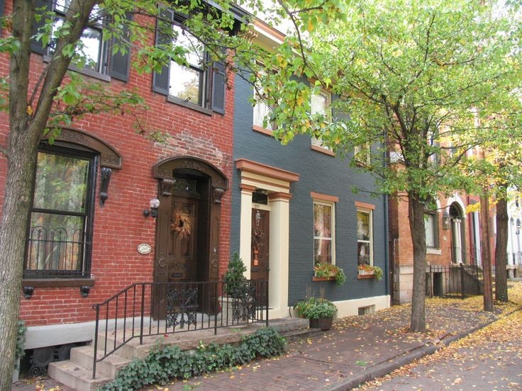 Row houses within the Mexican War Streets.
