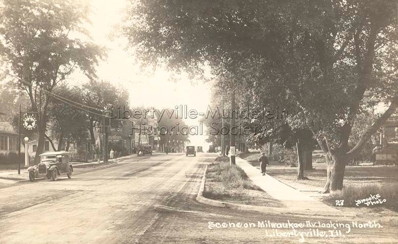 Milwaukee Avenue looking north from Broadway, 1916-1923