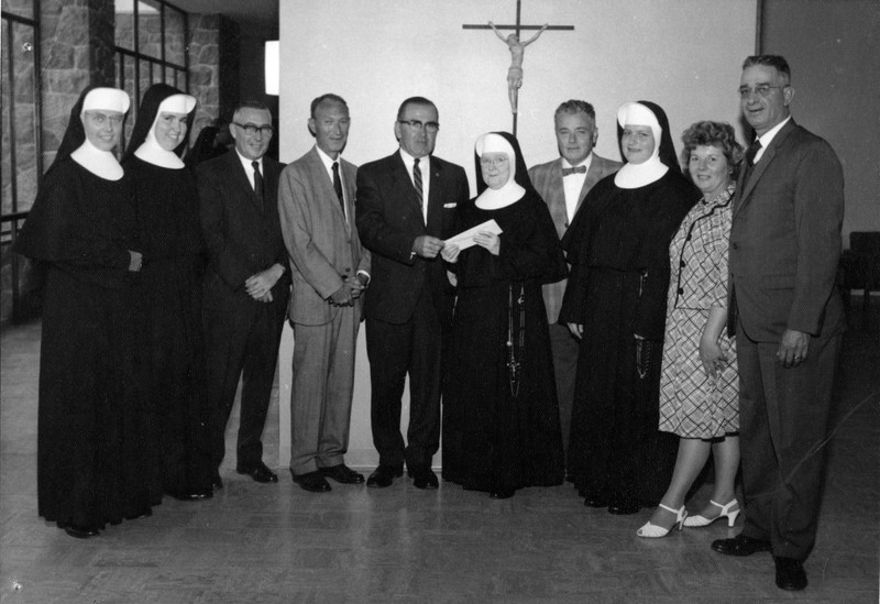 Sisters Timothy Diedrich, Carole Gurdak, Mother Rosita Handibode, and Sister Gilmary Lawlor with members of the Agnesian Auxiliary on the dedication of Nazareth Heights, September 8, 1965.  The Auxiliary funded decoration of the chapel at Nazareth Heights.