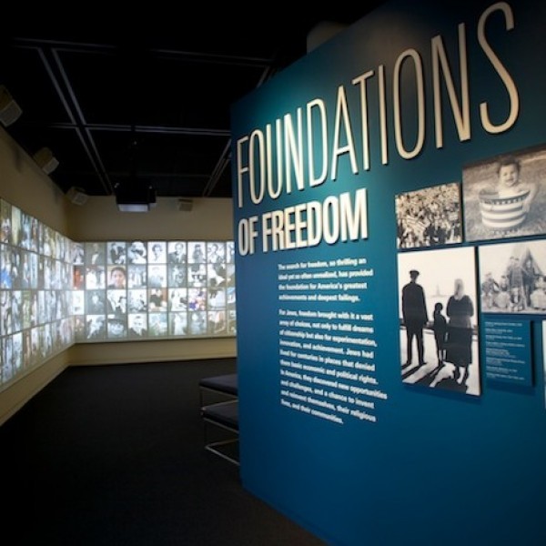 Entrance to the "Foundations of Freedom" exhibition that covers the beginnings of American Jewish history from 1654 to 1880.