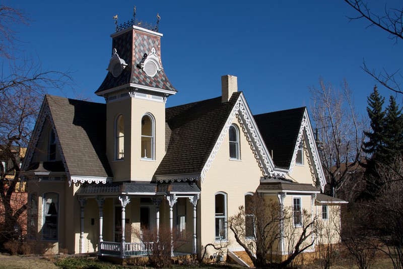 The Arnett-Fullen House from behind