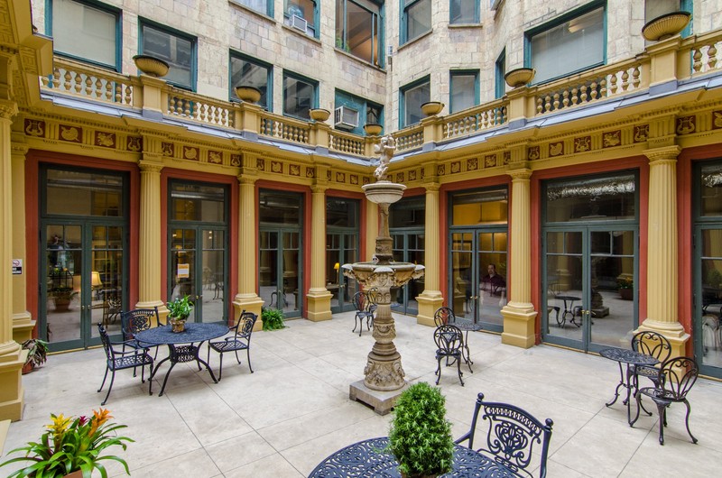 View of interior courtyard, Fine Arts Building (image courtesy of Open House Chicago). 