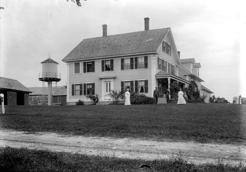 Photograph of Joseph Barnard’s home, located at 1030 Briar Hill Rd.  