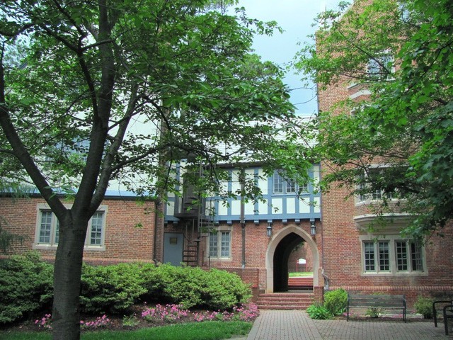 Jeter Hall from the front.