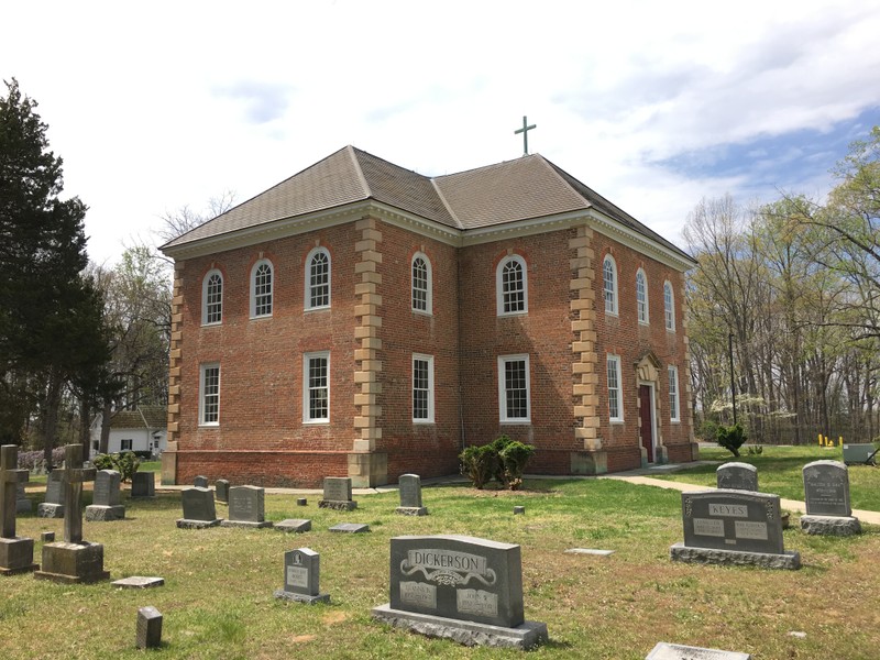 Aquia Church and cemetery, side view.By Justin.A.Wilcox - Own work, CC BY-SA 4.0, https://commons.wikimedia.org/w/index.php?curid=48193969.