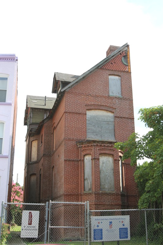 Mary Church Terrell House, a National Historic Landmark. Image by Shujenchang - Own work, CC BY-SA 3.0, https://commons.wikimedia.org/w/index.php?curid=21143211